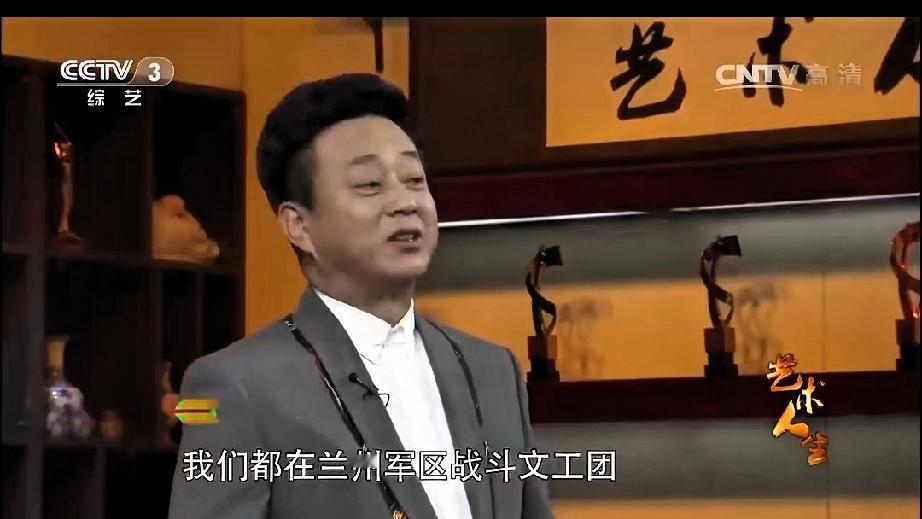央视名主持朱军竟然和闫妮是一对亲密战友，他们俩从很年轻的时候，都是在兰州军区战斗
