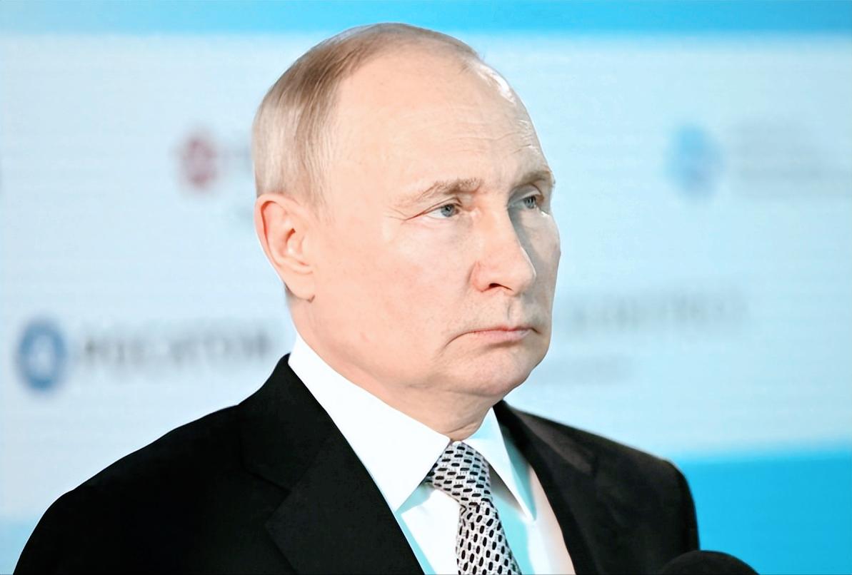 打击乌克兰只是个幌子？普京的棋局下得又狠又远。
 
2022年爆发的俄乌冲突，当