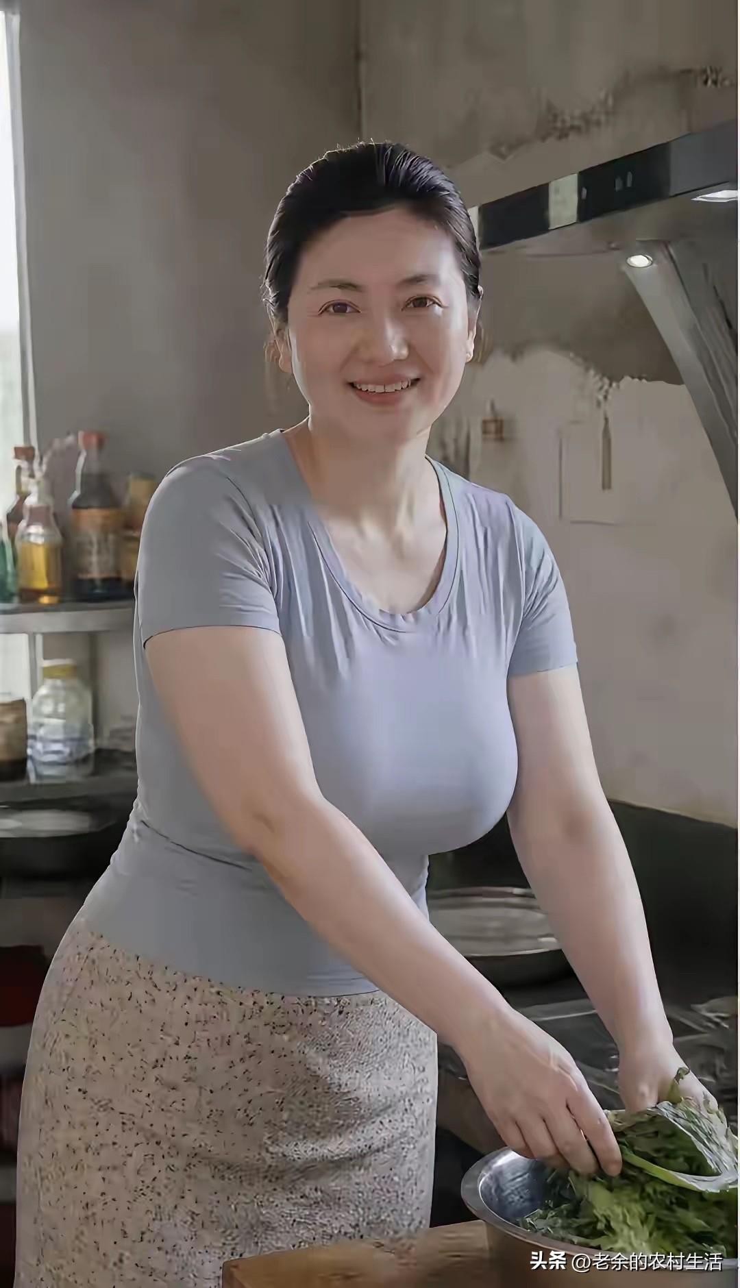 为什么有钱人的老婆
都温柔善良贤惠
教育孩子也懂礼貌乖巧听话？
那为什么穷人的老