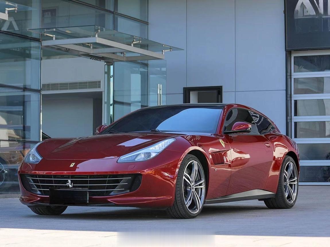 已绝版的地表最强猎装车[酷]法拉利 GTC4 Lusso V12 红/黑2016