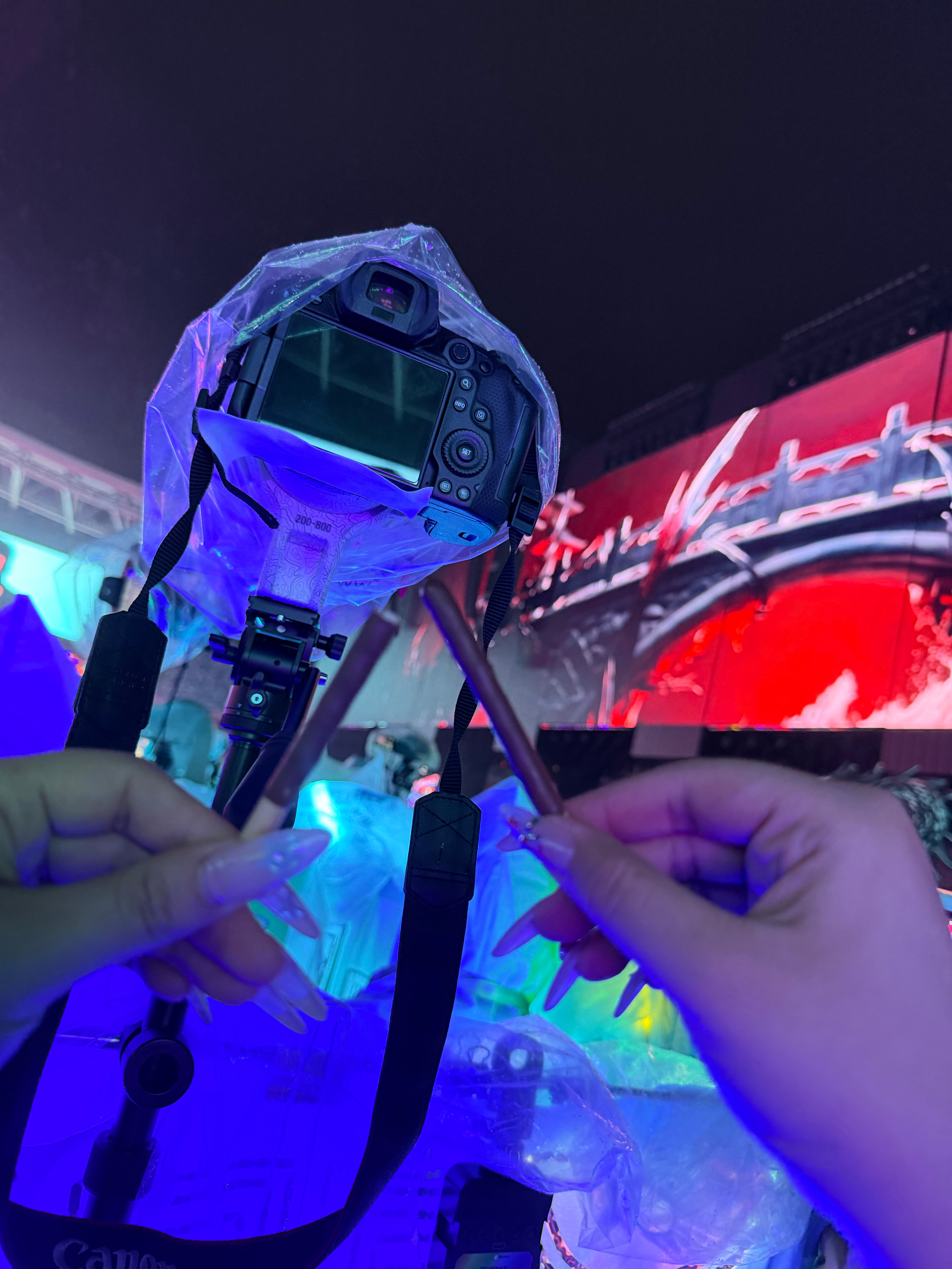 希望上海演唱会继续带着翔霖的灯牌冲锋陷阵票来！票来！！！！！！🎫🎫🎫🎫 
