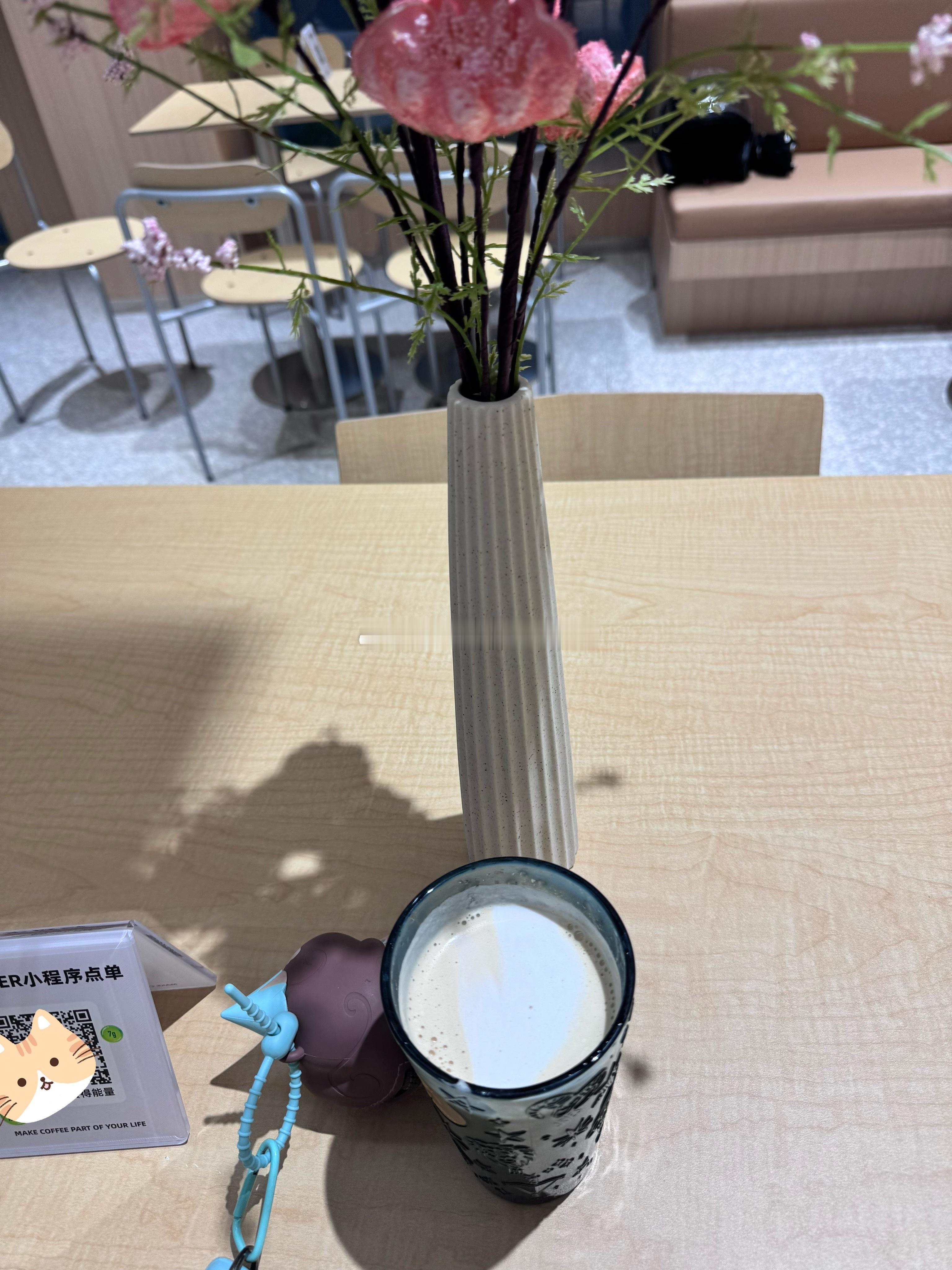 一口咸芝士拿铁下肚 冒个泡 舒服了 工作愉快 