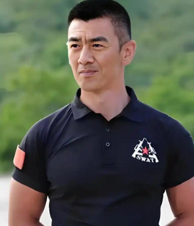 2004年，演员任天野突然接到大11岁继母的电话：“天野，我怀了你爸的宝宝。他却