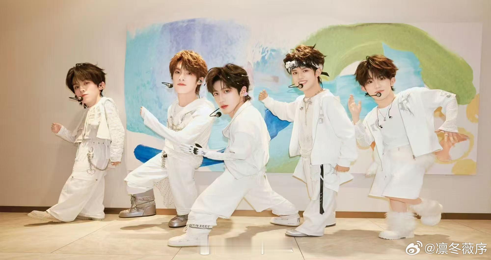 登陆少年粉丝 严格的东亚父母 年终快问快答刚出，粉丝的审查模式就开启了，发型背肌