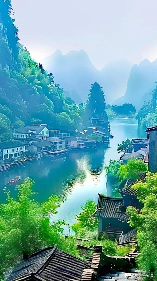 奉劝所有中年女人，
夏天买衣服这9种衣服不要买：

1. 重工串珠、满幅钉珠的棉