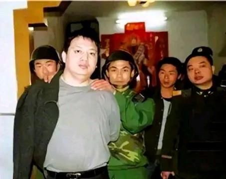 《猎冰》原型刘招华：化学天才，曾制造数十吨冰毒，最终落入法网……

2005年3