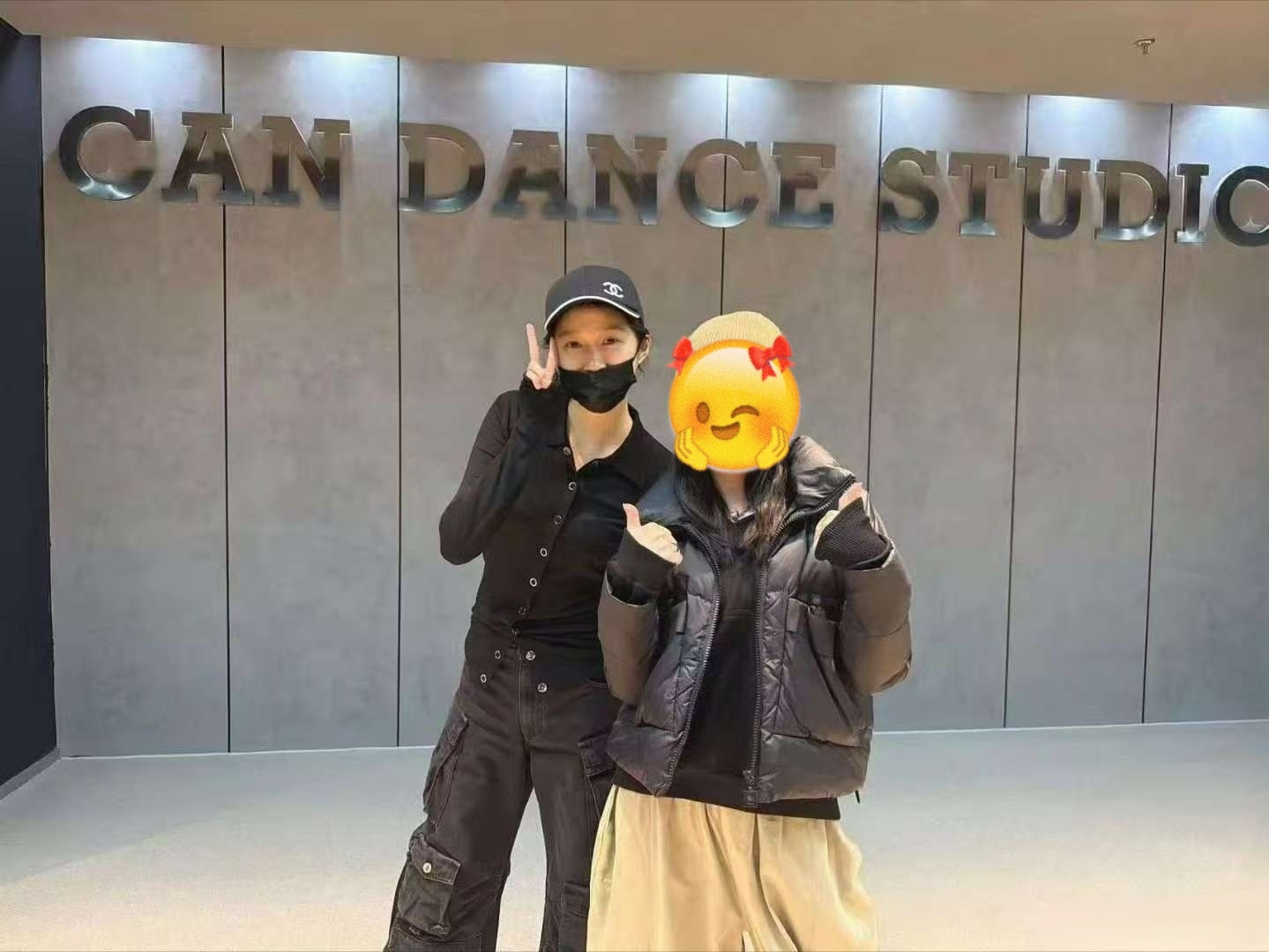 关晓彤今天在上海舞蹈室练舞，是在为跨年舞台做准备吗