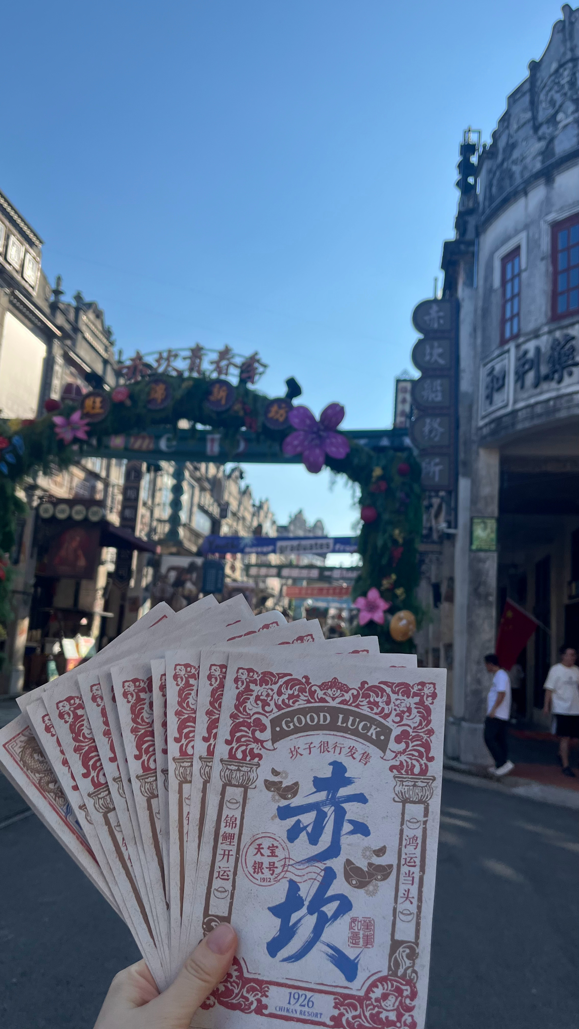 心动的信号与其仰望别人，不如丰盈自己；与其羡慕他人，不如沉淀自我，把时间花在提升
