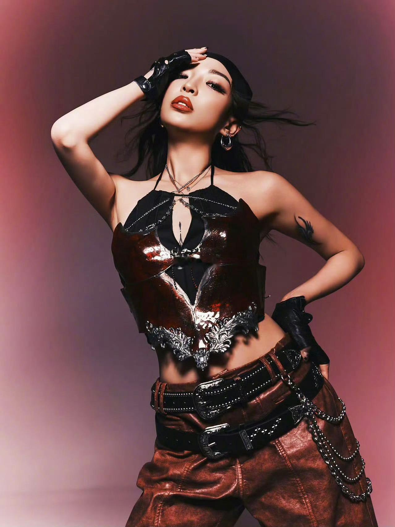 VaVa向来以直爽敢言闻名，这次面对哈哈曹的挑衅自然不会退让。两人的对话已经充满