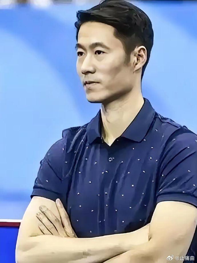 王励勤管理乒协后，代言讨论渐少。他安排老将训练，队员常加练，自身敬业，年轻队员训