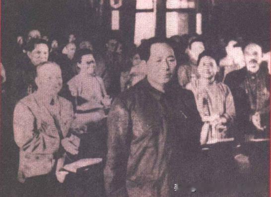 1949年9月，中国人民政治协商会议第一届全体会议在中南海怀仁堂隆重举行。在此次