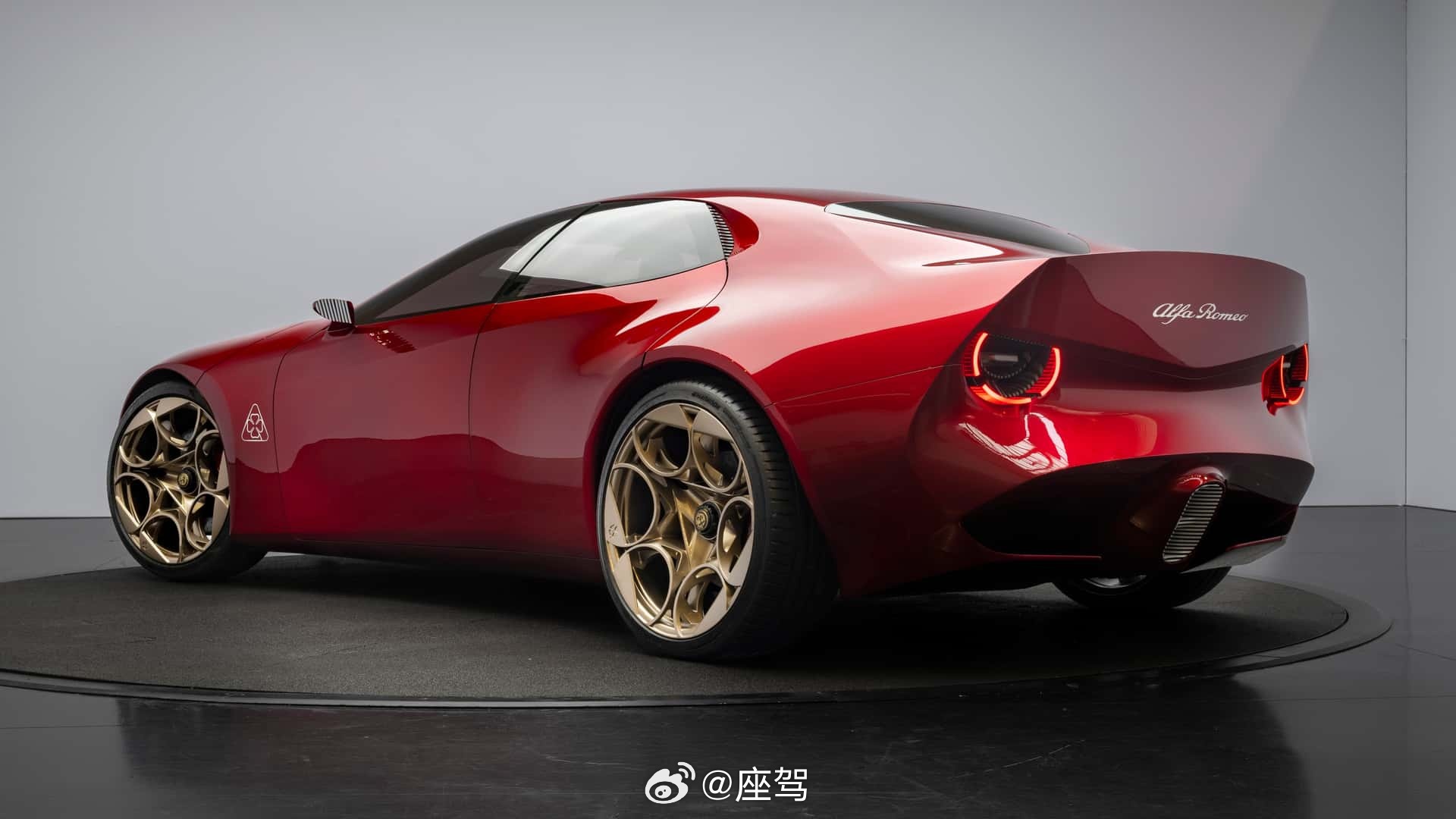 阿尔法·罗密欧在2026年巴黎车展正式发布全新四门GT概念车——Cuoreros