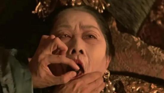 1908年，慈禧临死前一刻，太监看她马上不行了，赶紧给她喝了一碗海龟汤，吊着最后