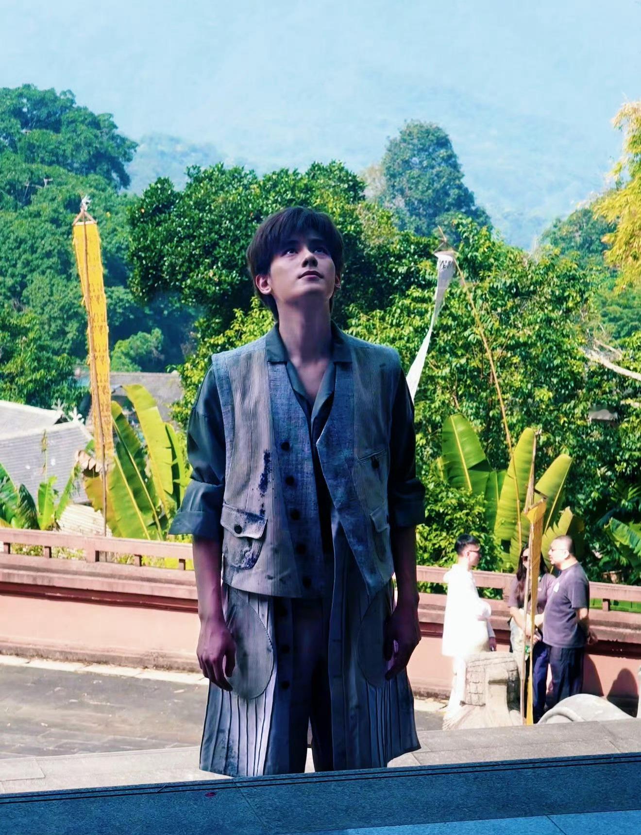 胡先煦的发色随咪了孩子长大了，发色一次比一次帅