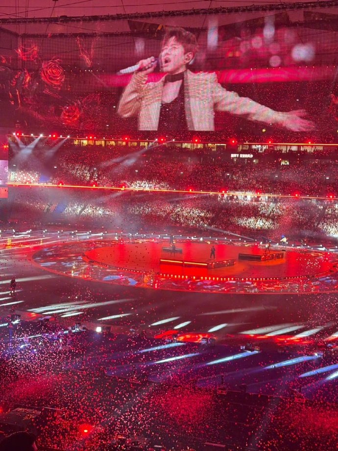 张杰张杰演唱会舞美直接给到一个夯救命！张杰演唱会舞美直接刷新内娱天花板，夯爆全场