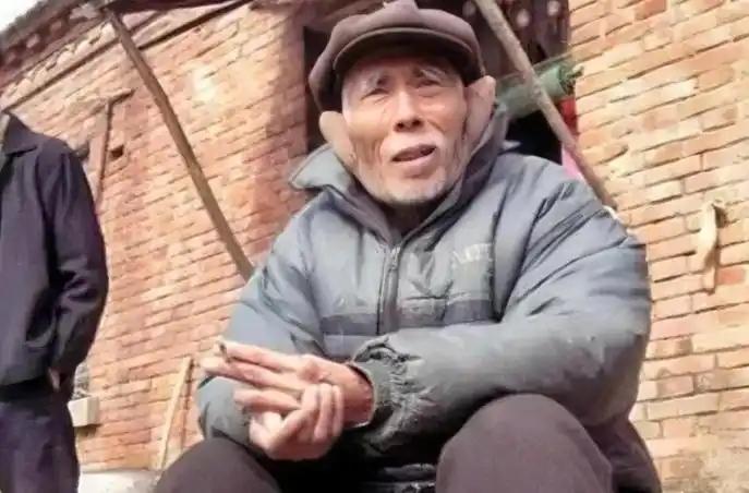 1949年，敌人让杨钦典把白公馆剩下的19名地下党员全部杀了，这时，一个地下党员