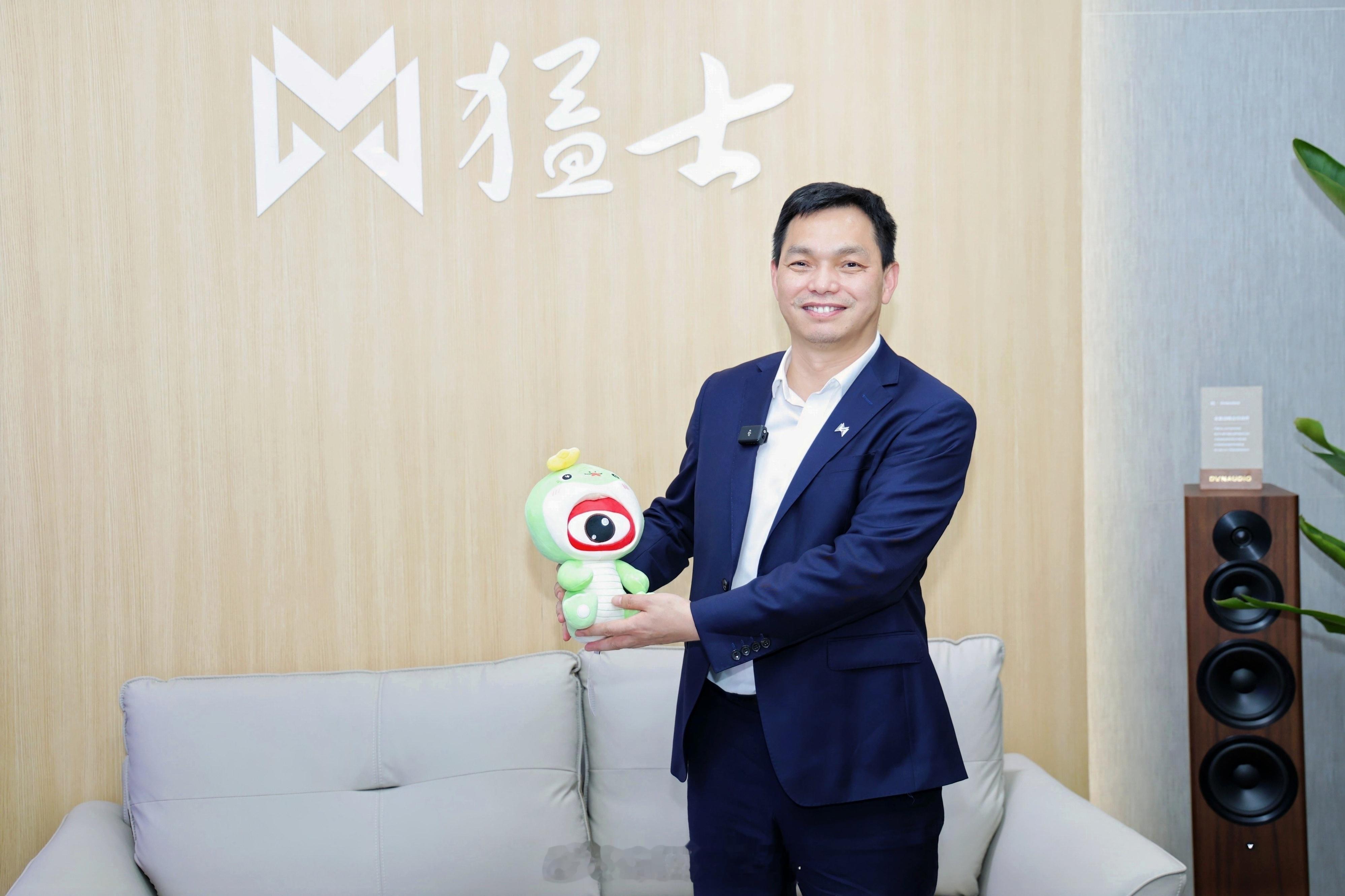 高管有话说2025上海车展 4月23日，上海车展正式开幕，在此期间，新浪汽车与车