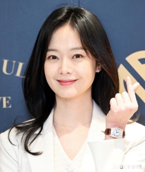 去年11月，全昭旻正式退出韩综《Running Man》，下车理由是为了能够在演