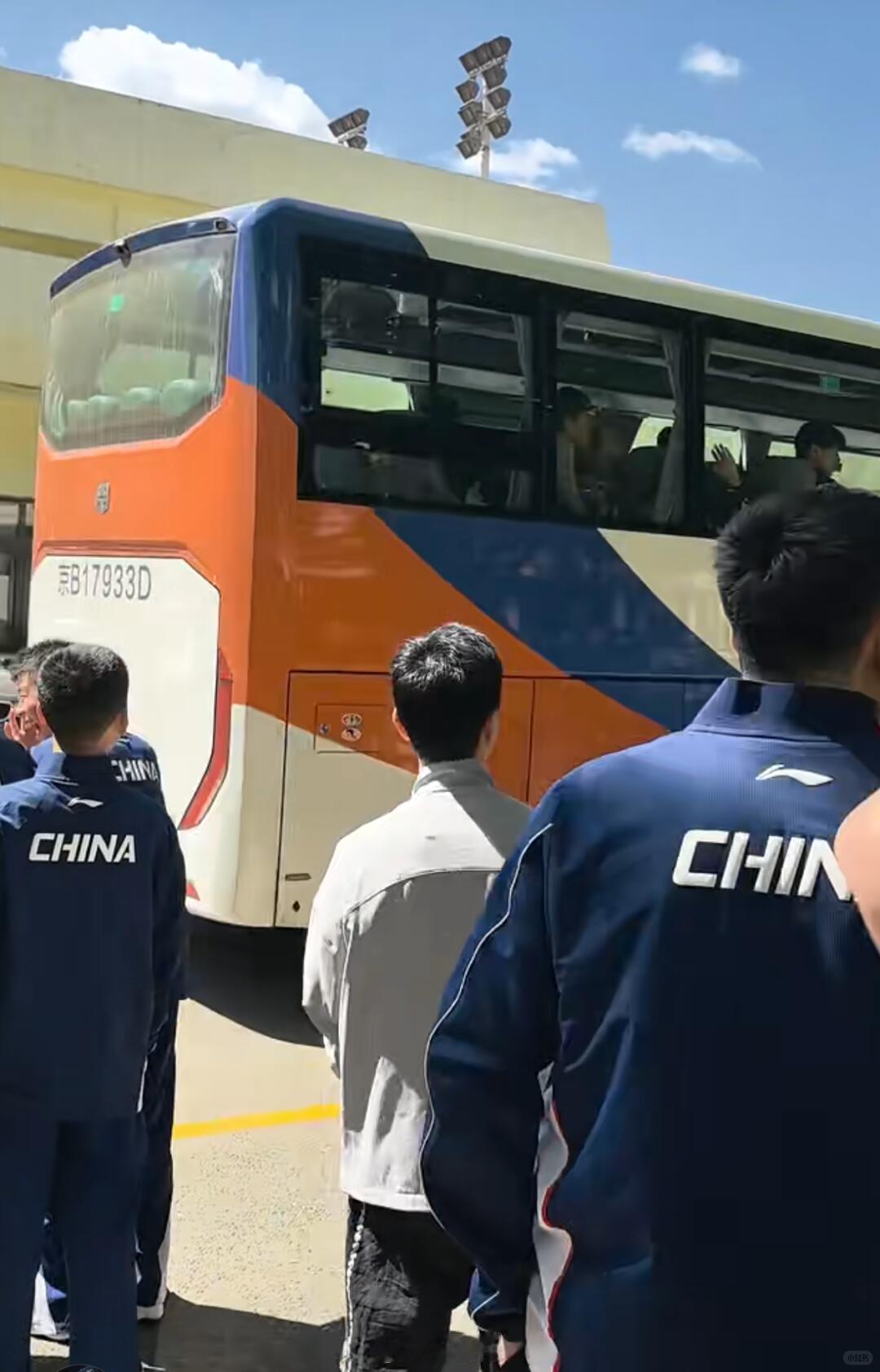 龙队像极了学校门口送考的大哥哥马龙送国乒出征 深圳