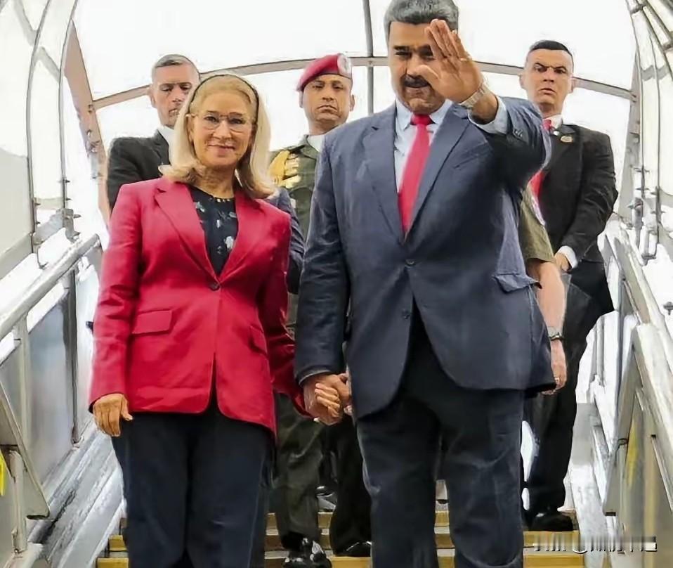 美军三小时抓获马杜罗
 打着军事行动的幌子，无视主权国家底线，靠突袭抓捕他国元首