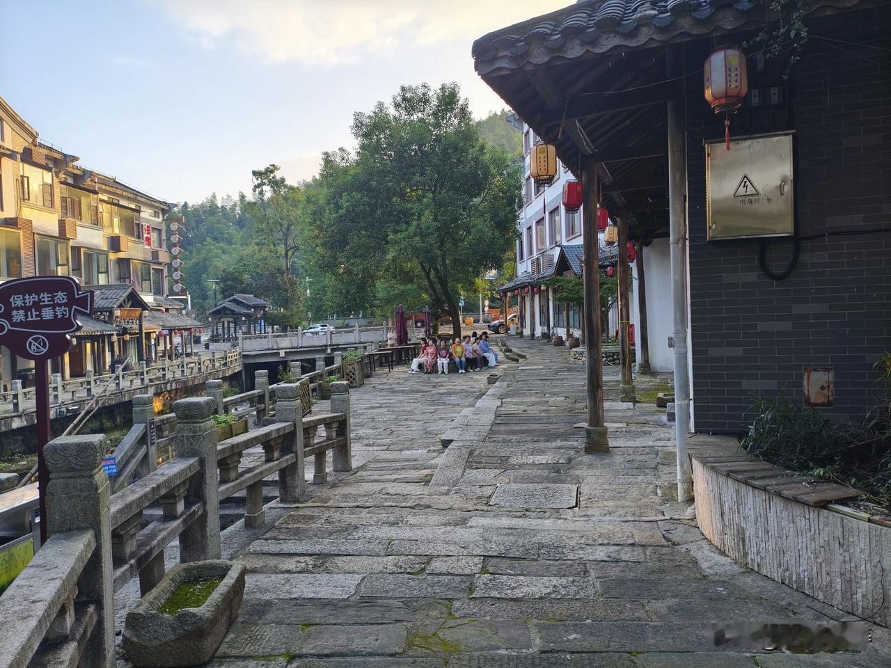 人形机器人能否投入城市巷战？2024年的一次国防科技论坛，设有人形系统军事应用专