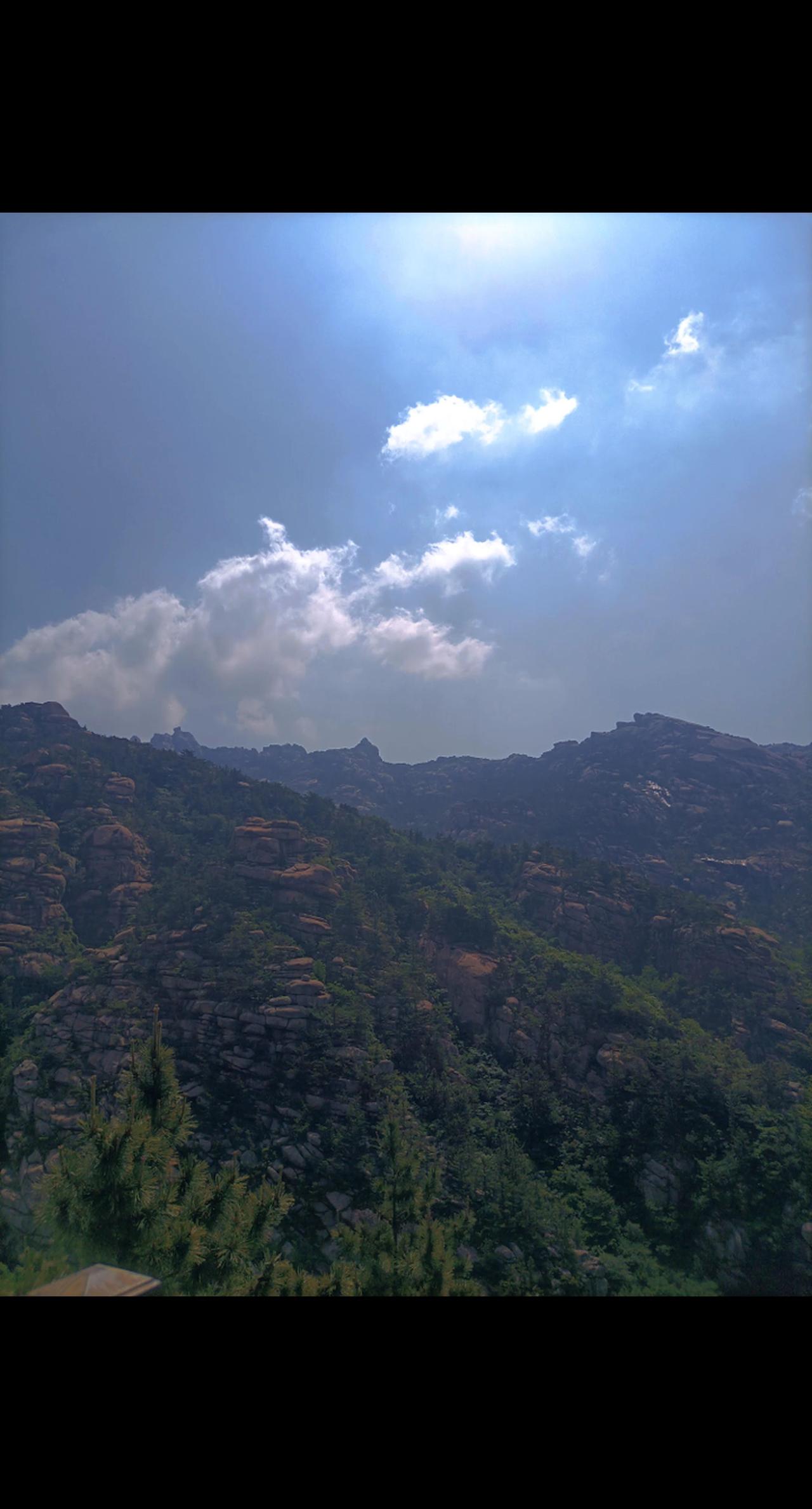 大山上的蓝天白云山系治愈 观山悦己 山巅秘境