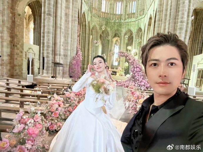 【#奚梦瑶婚礼把陈学冬召唤出来了#】 #陈学冬 奚梦瑶要幸福奚梦瑶世纪婚礼的最大