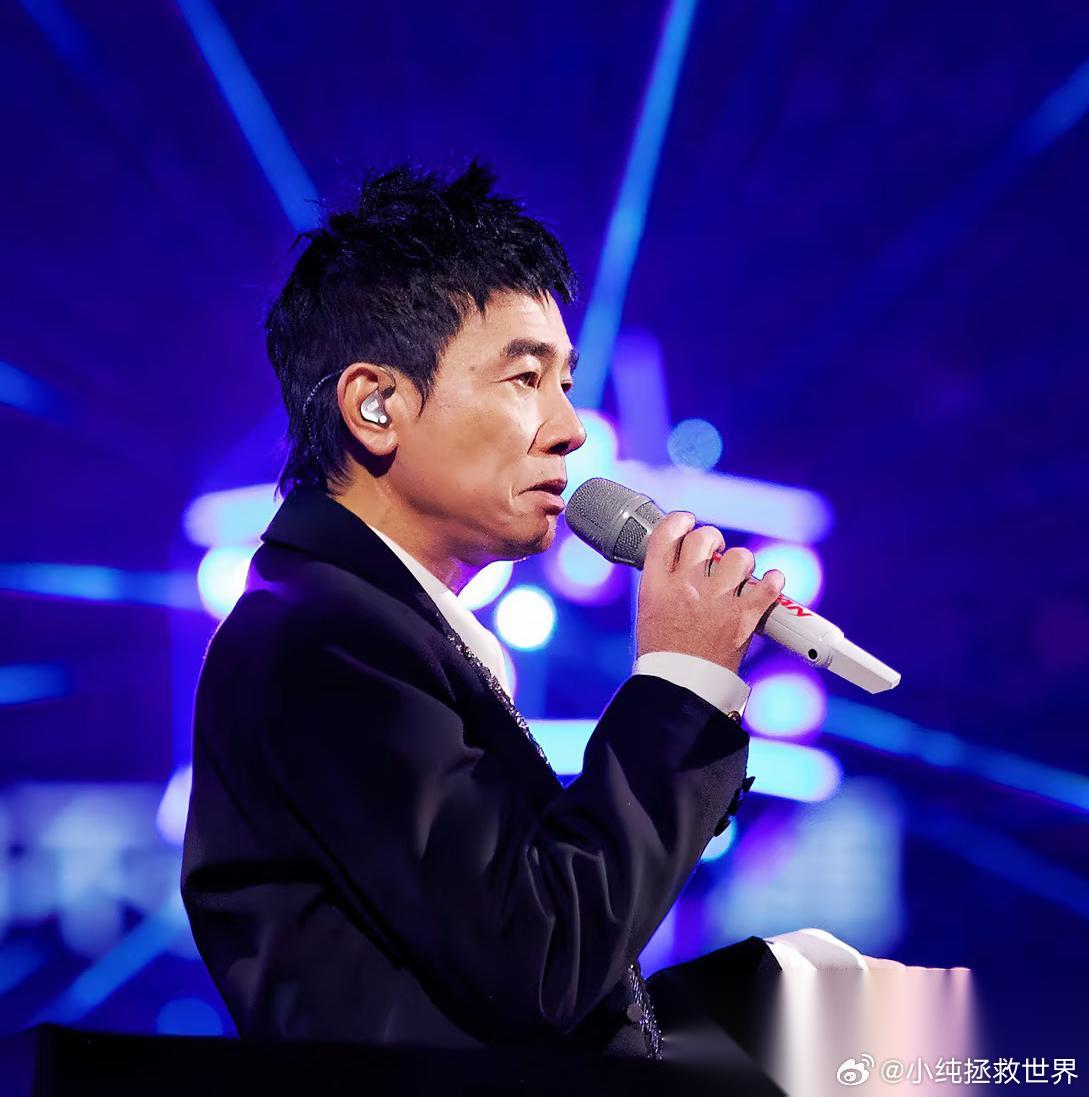 估计这一次谢娜和张杰又要睡不着了 原因很简单 不是演唱会开不了了，而是因为陈小春