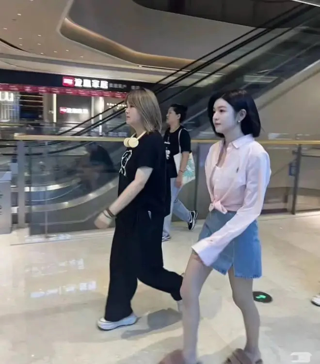 陈妍希婚变后鲜露面！戴婚戒逛商场，脸又圆润了不少，精神状态好。11月6日，有网友