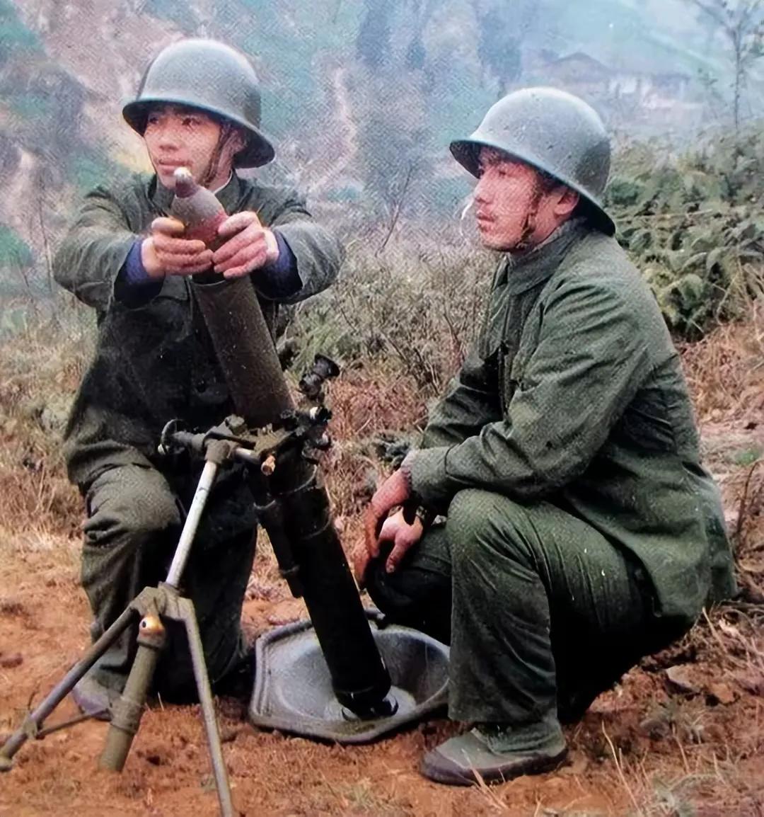 大家仔细看，它曾经在仓库尘封了十几年，却因为这场战争，重新被拿出来装备部队,没想