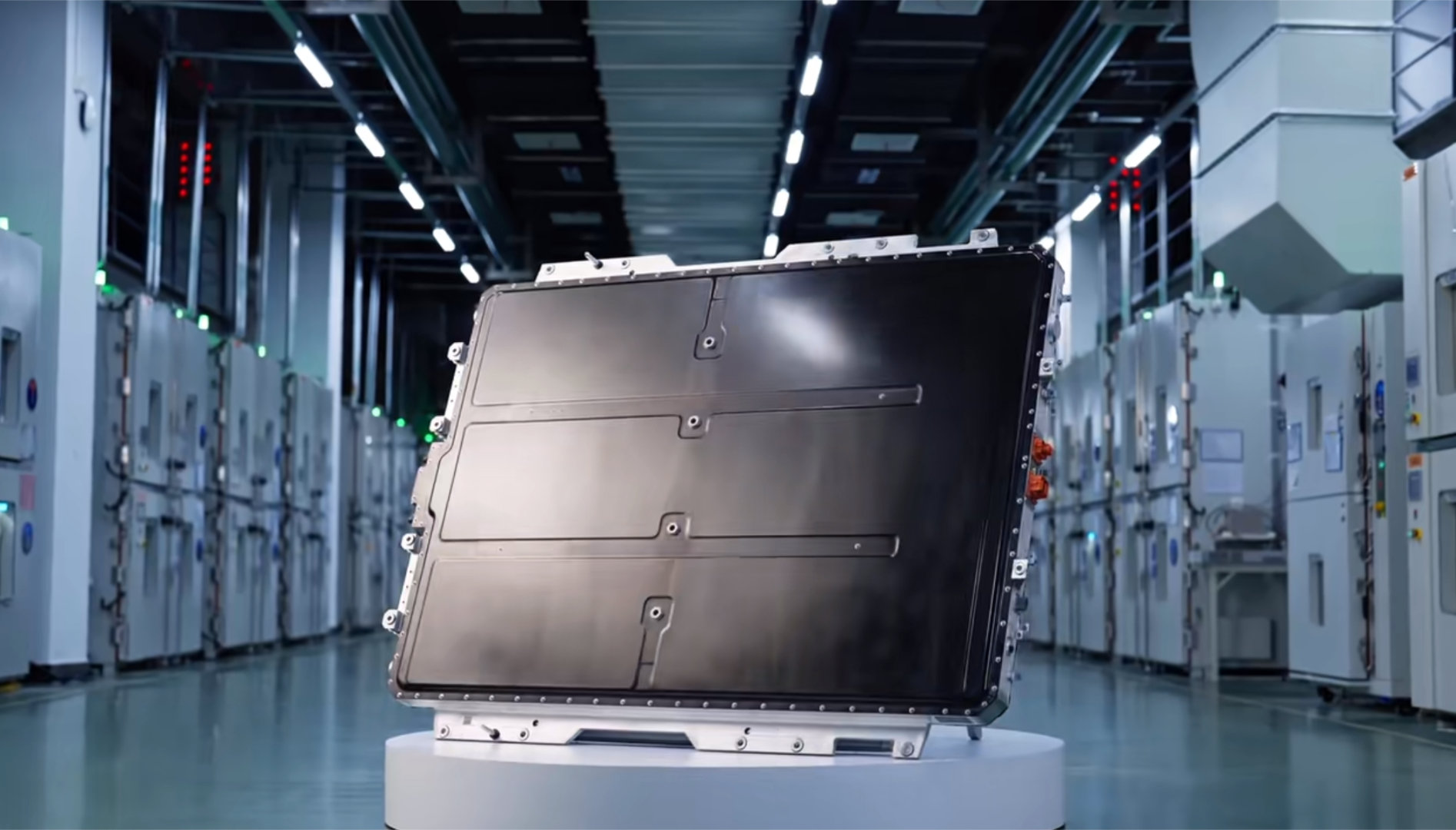 华为携手电池伙伴超200项工艺提升电池安全焦虑被华为治好了在新能源汽车安全方面，