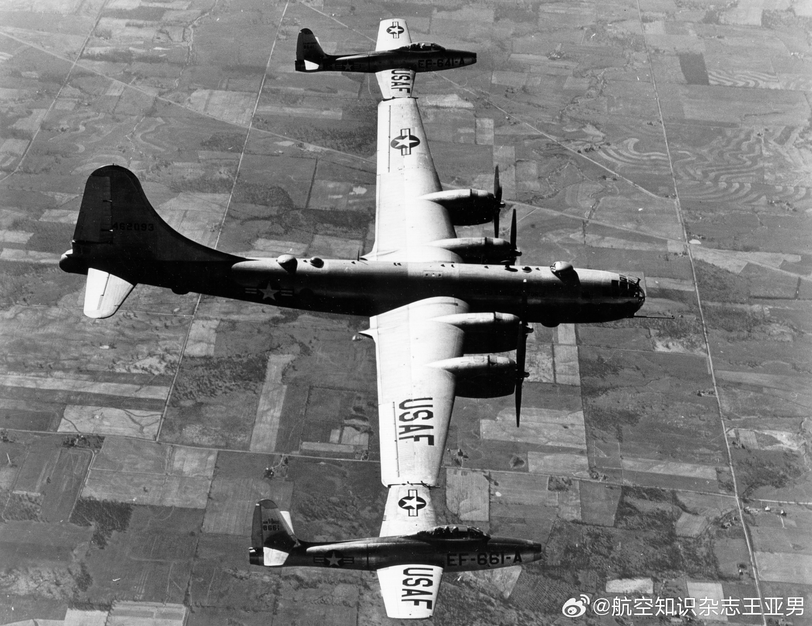 #航空创作计划# 自带御前侍卫的轰炸机战略轰炸机通常很大，能飞很远，战斗机通常很