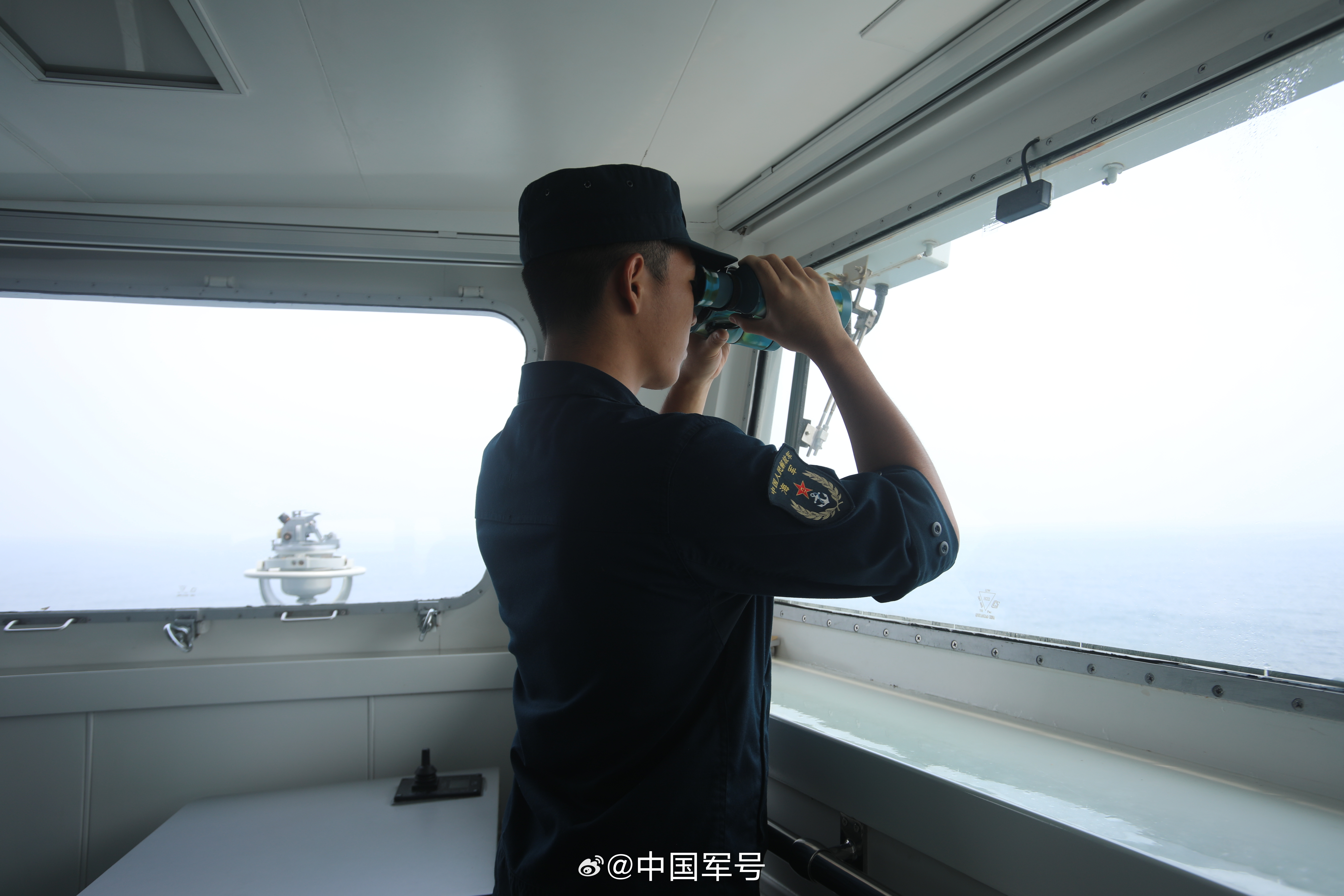【一键收藏！海军阳澄湖船最新训练大片】近日，北部战区海军某防救支队阳澄湖船开展全