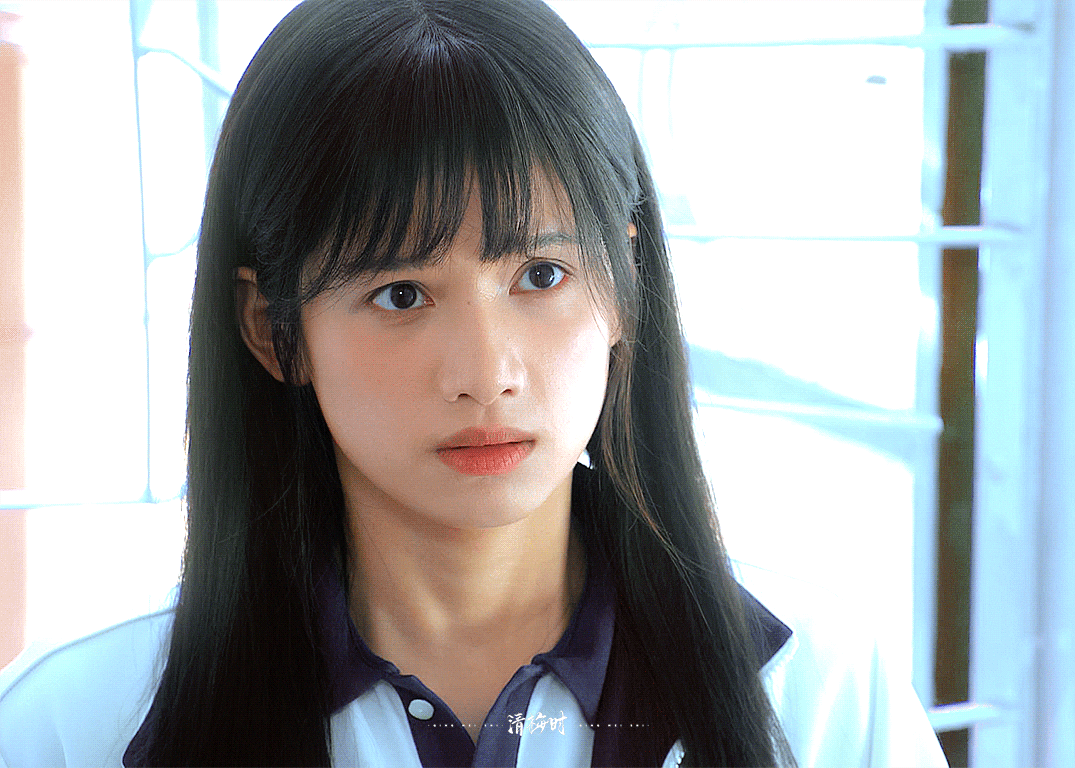 张婧仪好勇敢主动一女的六年前是倔强，六年后是笃定。苗靖的爱从不遮掩，想拥抱就伸手