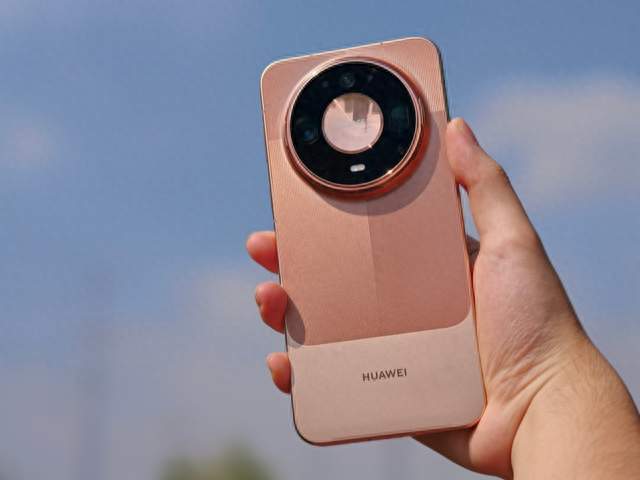 华为Mate 90 Pro Max深度体验：能打游戏能出片，更年轻的华为旗舰