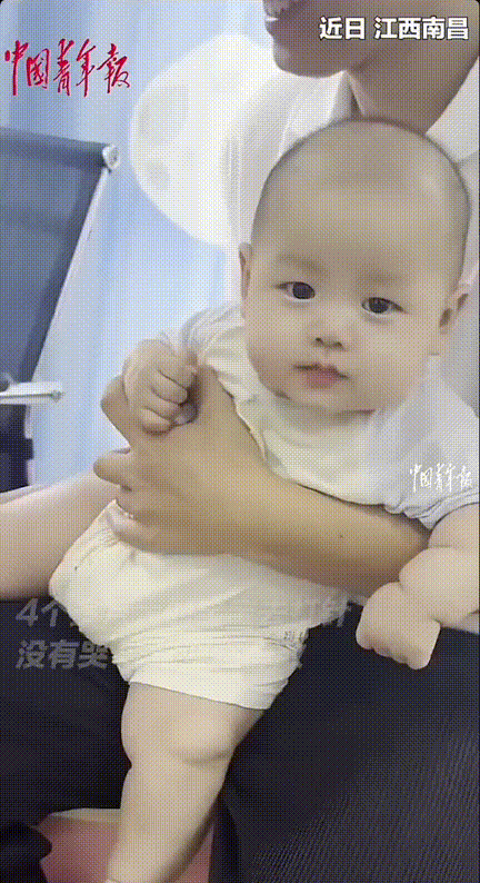“太乖了！”，江西南昌，宝宝要去打疫苗，夫妻俩都做好了宝宝大哭后拼命哄的准备，没