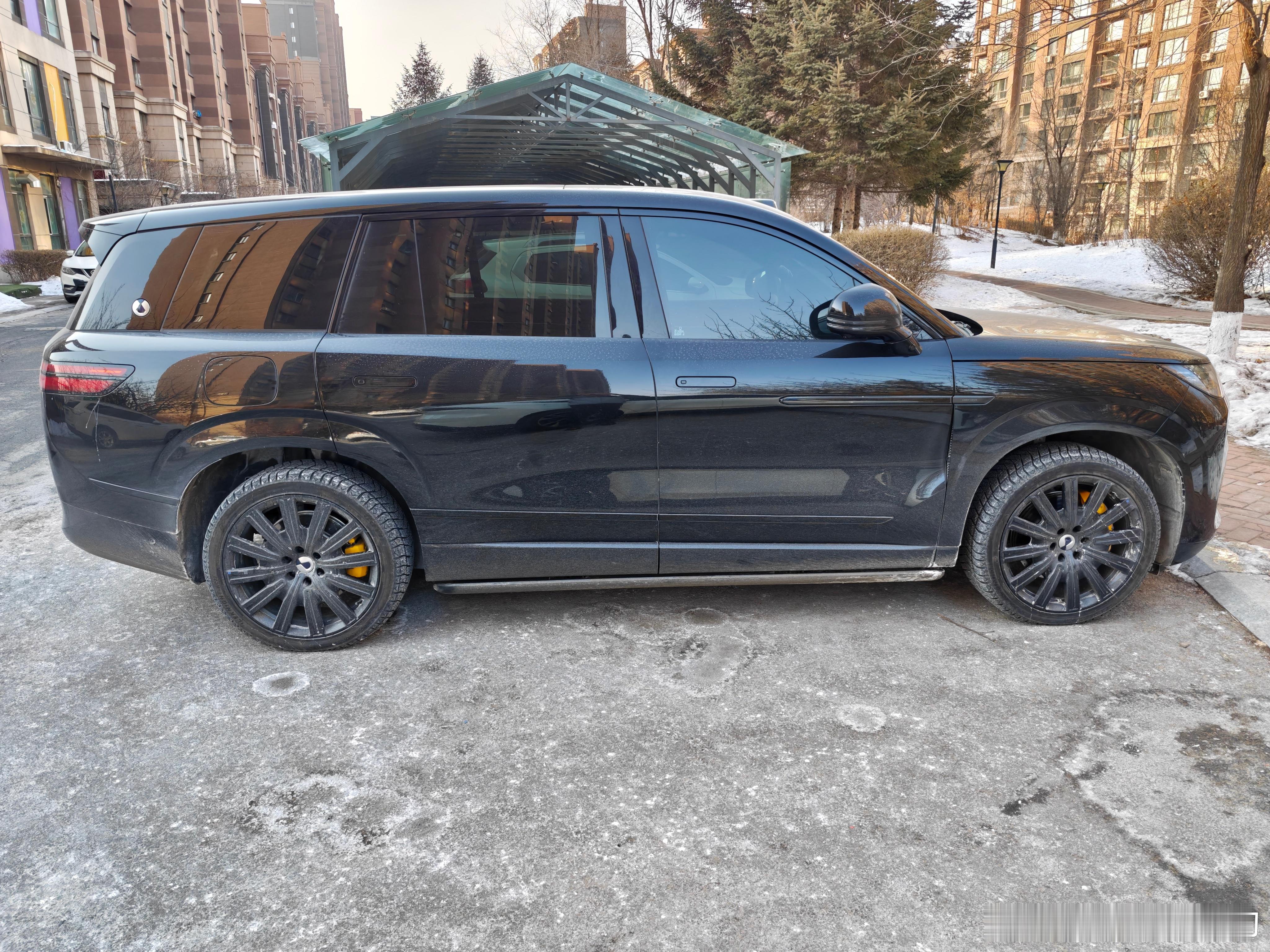 腾势n9 翼子板摄像头的隐藏性真不错电动踏板还需要加油轮包里面的品质还可以再提升