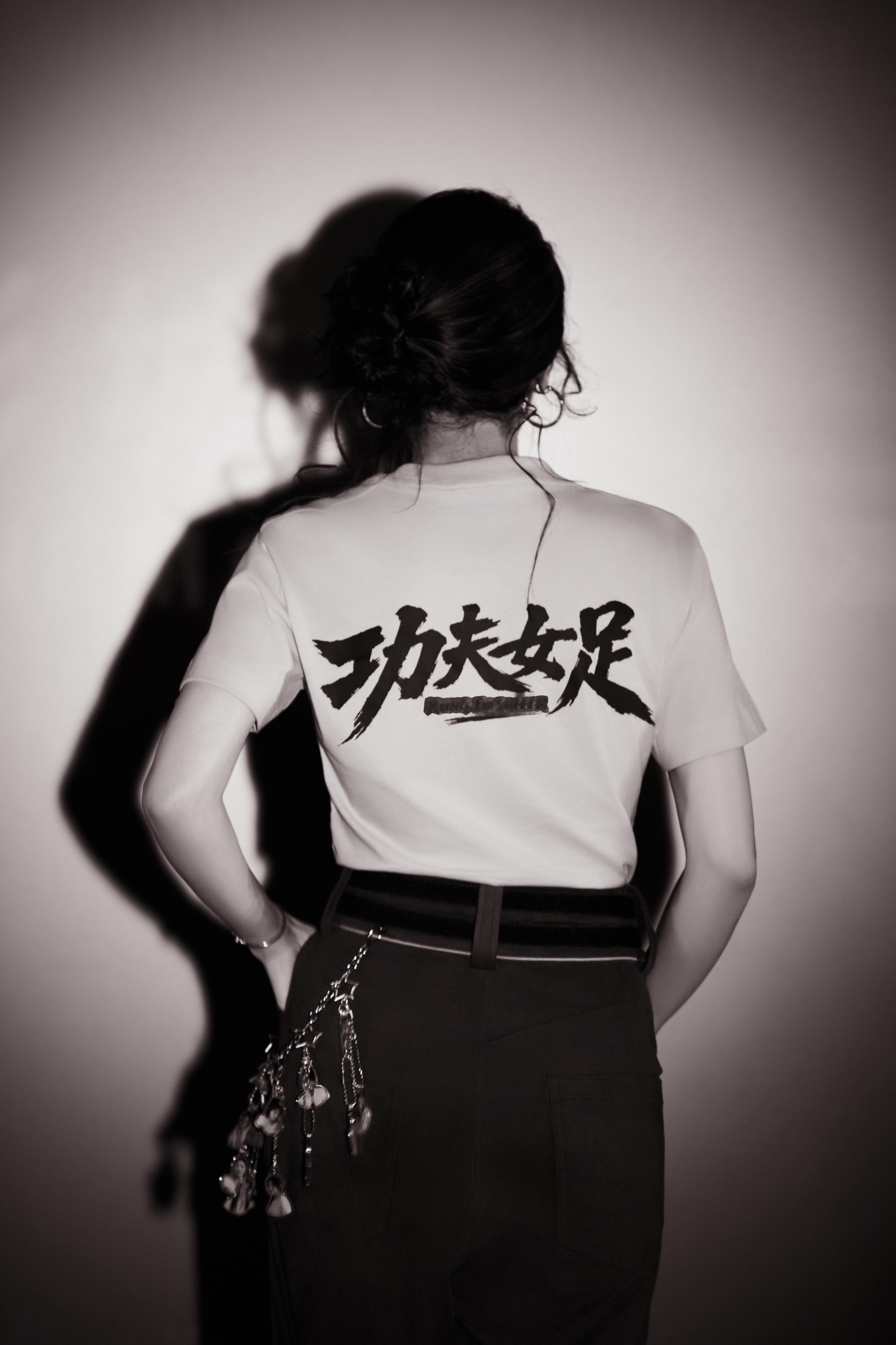 迪丽热巴 📸 迪丽热巴钰珑 广州站快乐抵达～一句粤语问候开启见面时刻，钰珑腰间