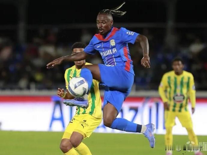 中超绯闻外援---林肯…据外媒报道，中国与日本的俱乐部关注葡超阿维卡队前场球员林