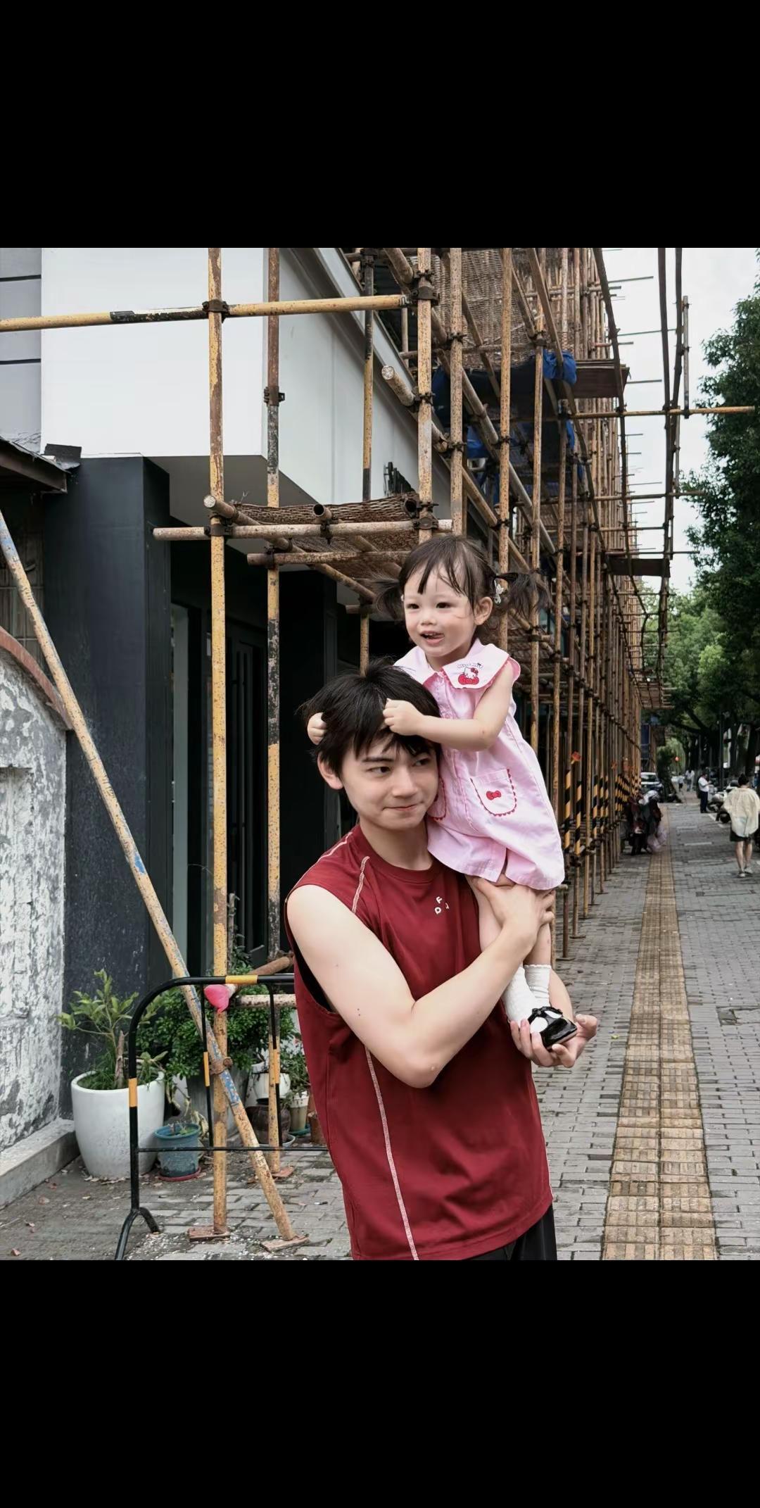 有一种爱来自舅舅 不需要任何理由。