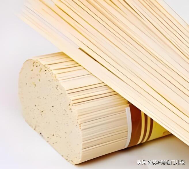 “挂面”在南通各地方言叫什么？金沙话叫“卷面”、“卷儿面”，应该和面条售卖的包装