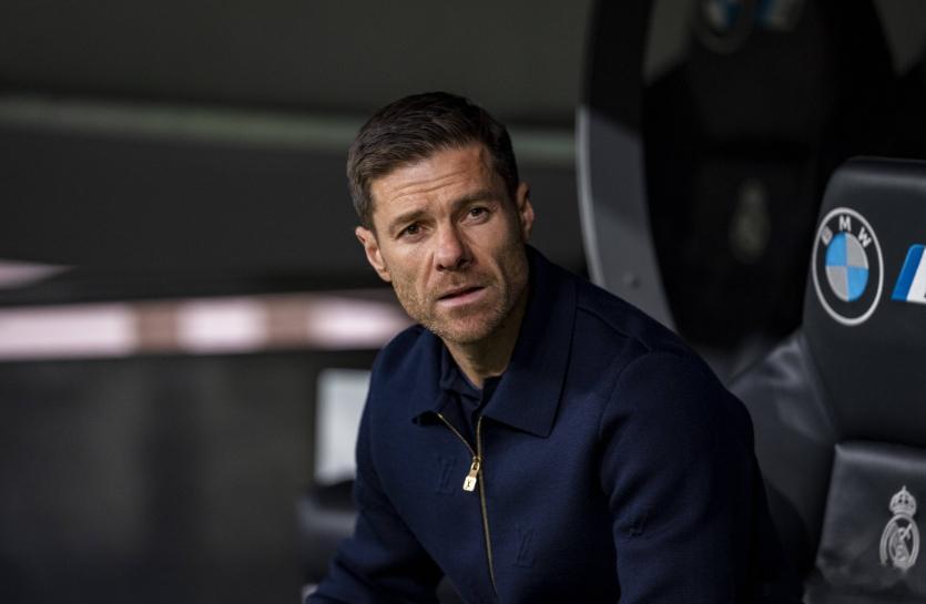 今天凌晨，皇马在欧冠1-2不敌曼城，《阿斯报》发文表示，哈维·阿隆索让罗德里戈首