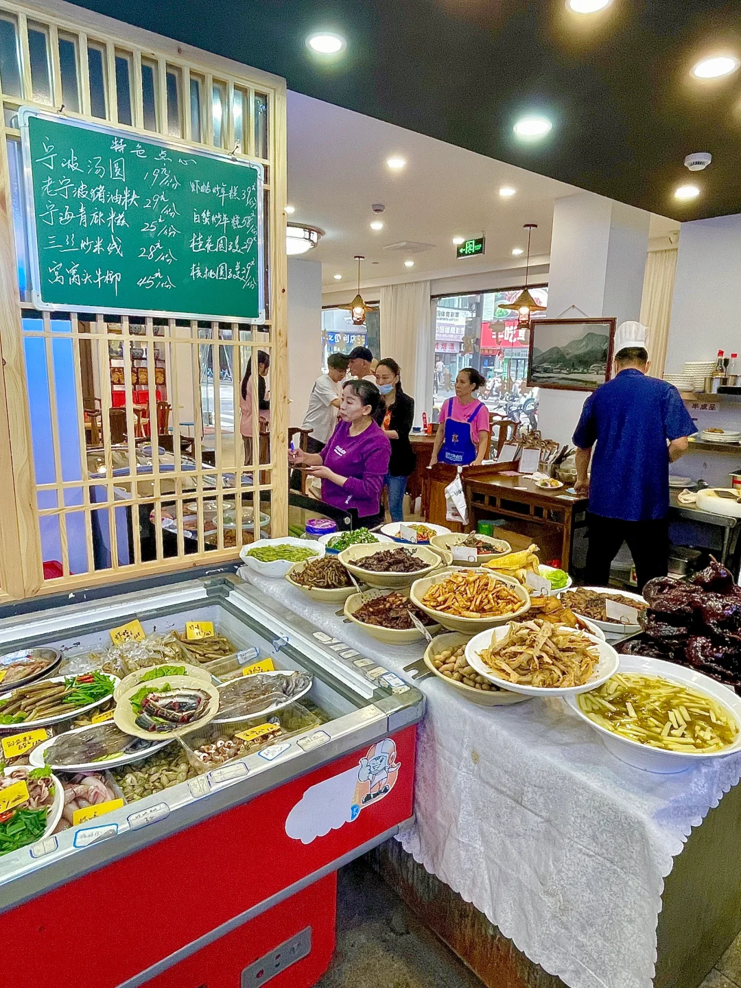 就在马园路……十一点不到过来就这么多人了？