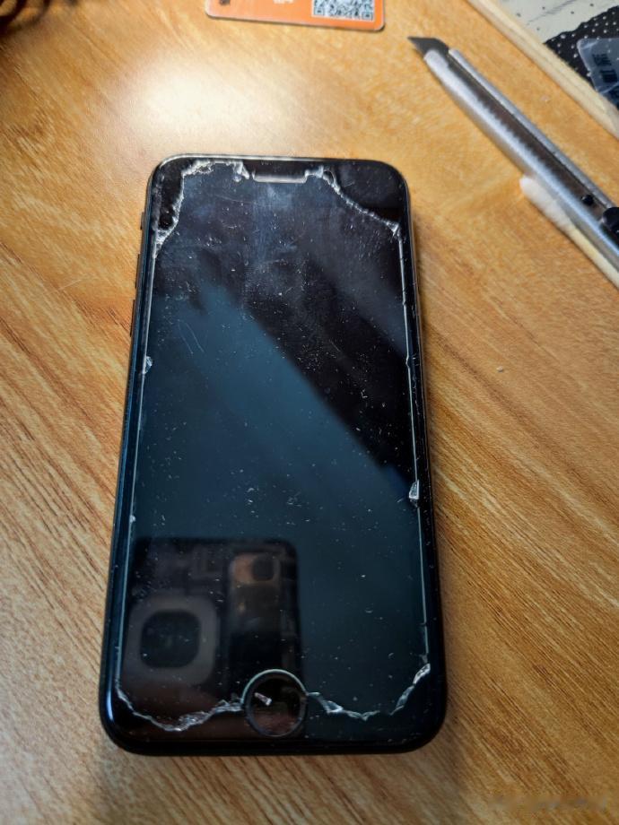 一定不要买便宜的钢化膜

酷安老哥分享了他的撕膜之旅，劣质钢化膜不仅难撕掉，还割