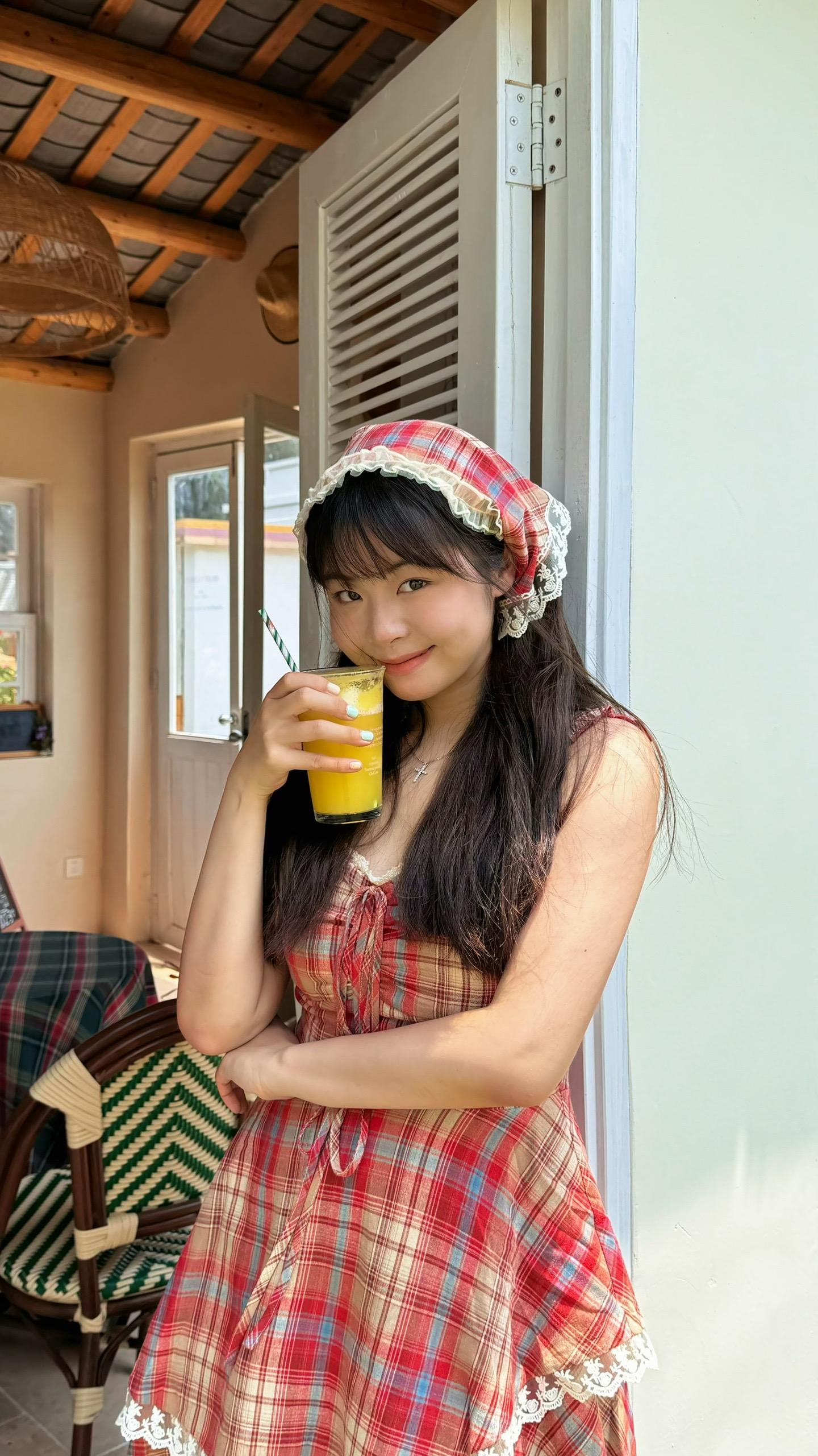 啊啊终于大胆穿吊带裙出门啦！