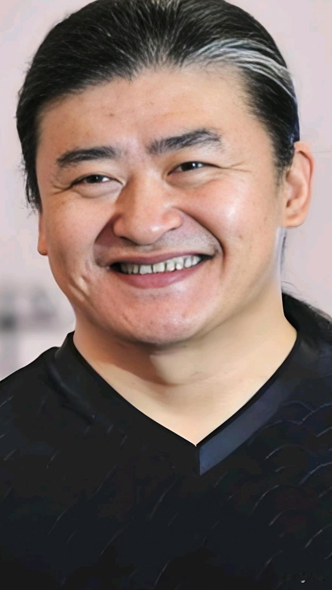 刘欢老师才63岁‌就走了。他是对外经济贸易大学退休教师，刚过法定年龄，他是中国著