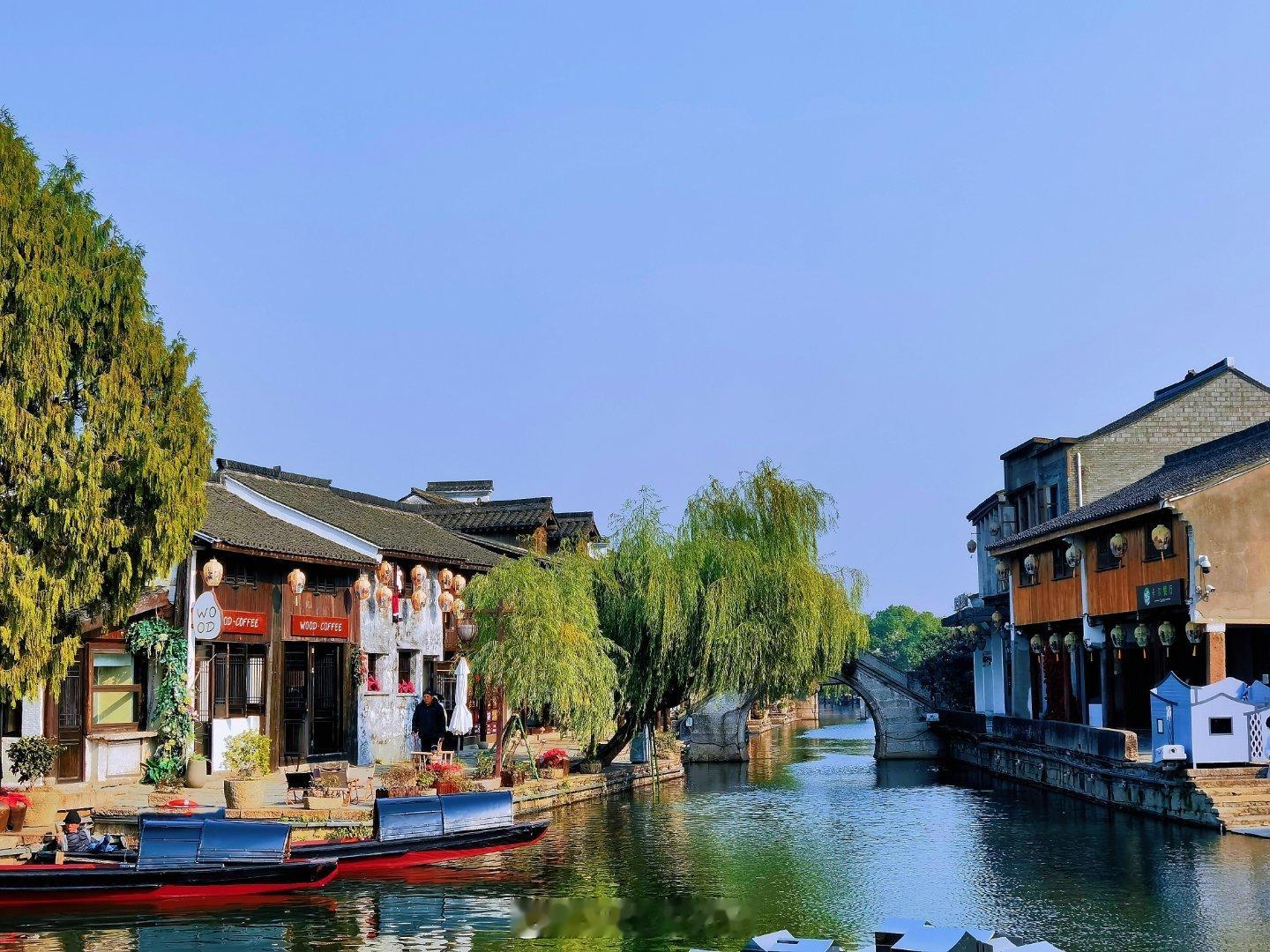 冬日暖阳，出门逛逛，看到景区有人拍古装戏，随手咔咔[二哈][晕]不比他们专业的差