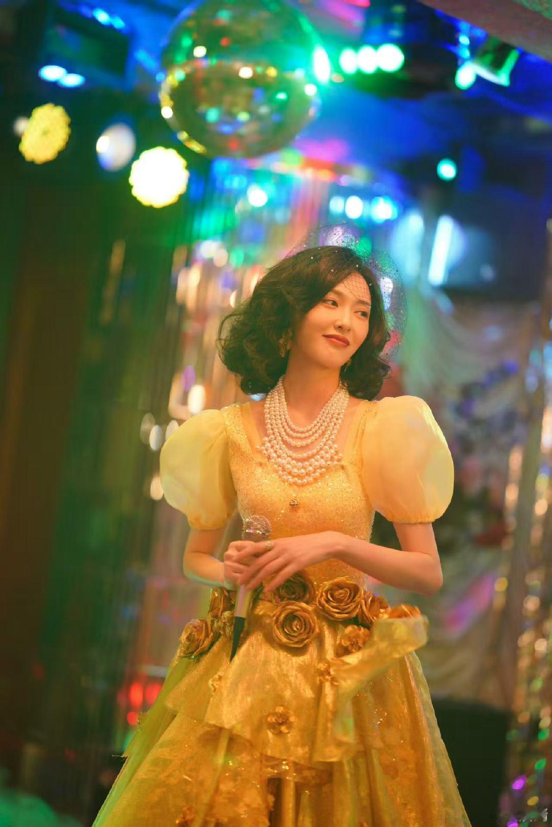 唐嫣说曲梦来了唐嫣泡泡袖黄色玫瑰裙唐嫣说曲梦来了唐嫣