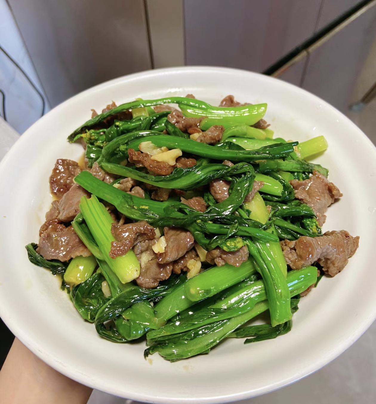 你发现了吗
会做饭的男生，相亲不怎么加分了😭
现在，大家更看重身高和颜值。相亲