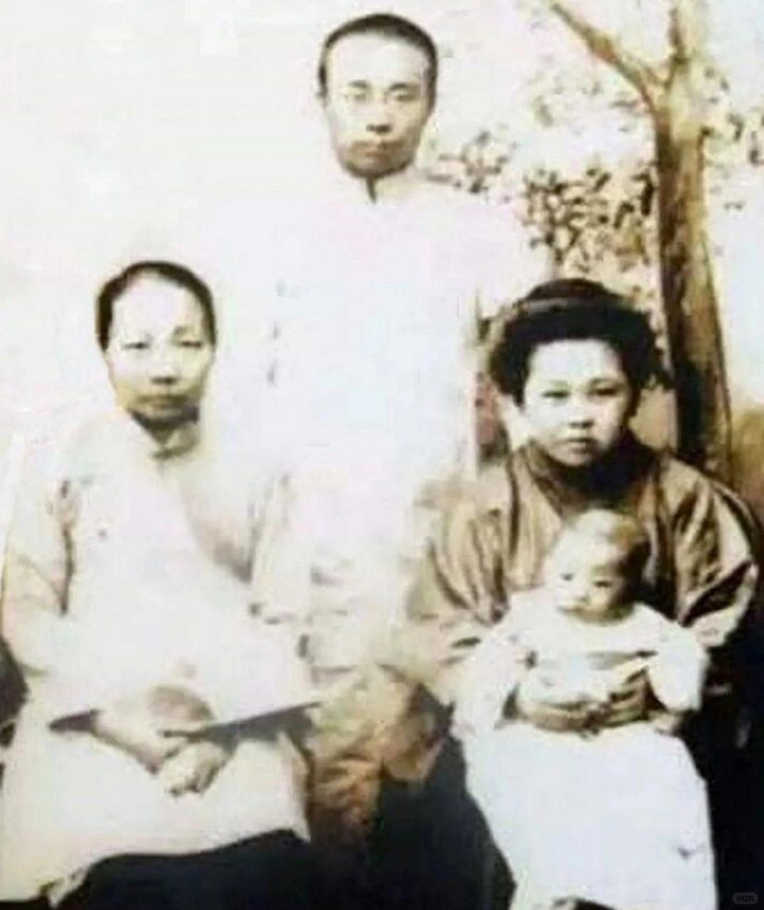 1923年7月19日，周作人给鲁迅甩来一封绝交信。信里写着，鲁迅先生：
我昨天才...